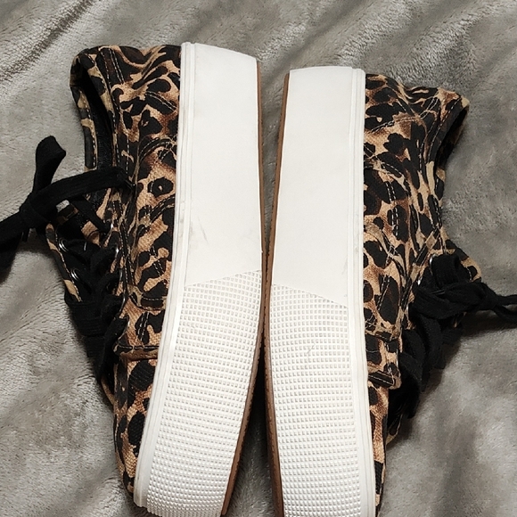 Steve Madden Emmi Leopard Print Platform SneakersTrendy Leopard Print Sneakers - Picture 6 of 8